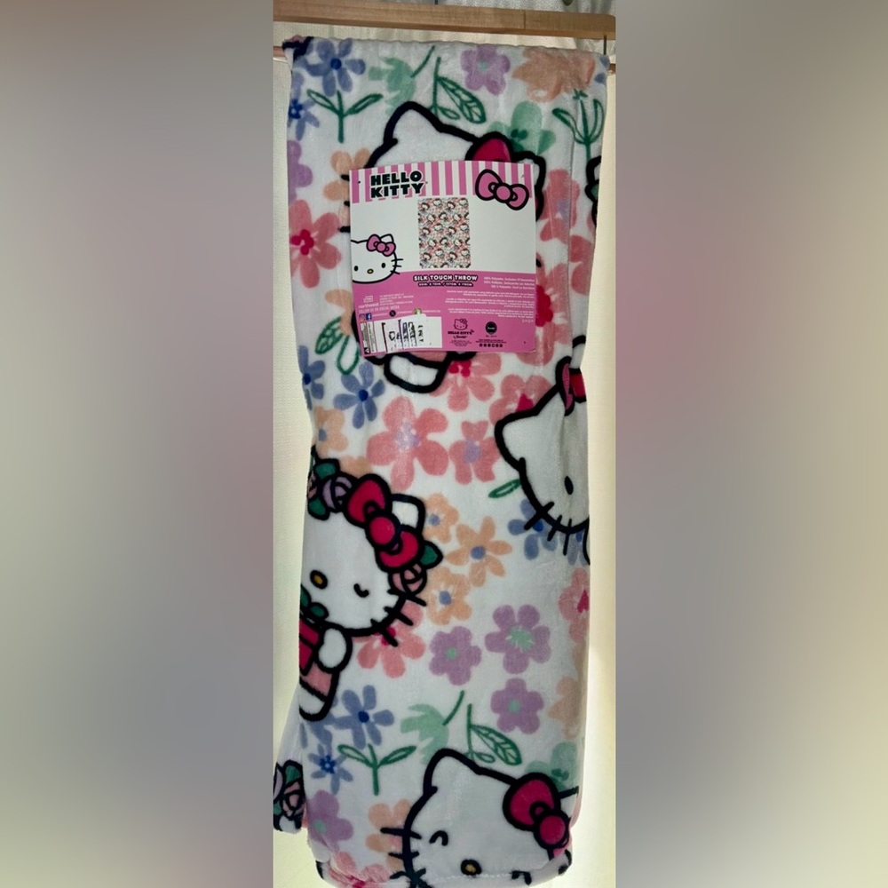 Hello Kitty Blanket🌸
